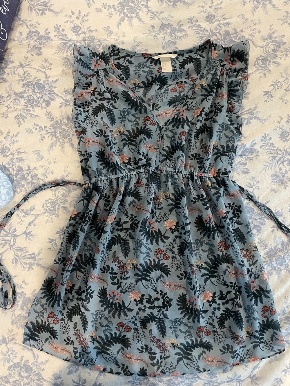 H&M Maternity Light Blue Floral Ruffle-Sleeve Top